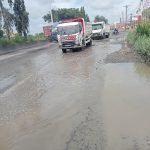 Hati- Hati Jalan Lintas Menuju Pelabuhan Rusak Parah