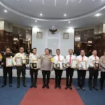 Kapolda Sumut Irjen Pol Agung Setya I.E SH SIK.M.Si. Memberikan Penghargaan kepada Personil Polres Pelabuhan Belawan yang Responsif