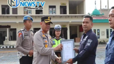 Kapolres Tanah Karo Berikan Reward kepada Personel Sihumas atas Capaian Terbaik dalam Pengelolaan Media Sosial