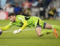 Maarten Paes belum bisa memperkuat Timnas Indonesia karena masalah administrasi. (AP/Abbie Parr)