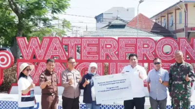 Pelindo Beri Bantuan Kapal Rakit dan Mesin Pencacah Eceng Gondok untuk Danau Toba