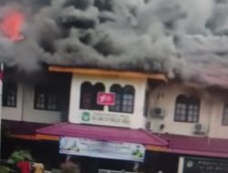 Kantor Camat Medan Area Kebakar, Seorang Petugas Damkar Dikabarkan Terluka