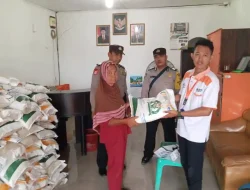 Bhabinkamtibmas Sipispis Kawal Penyaluran Bantuan Beras Pemerintah, 1.026 Keluarga Menerima Bantua