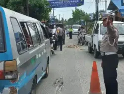 Gotong Royong Tutupi Jalan Berlubang di Desa Klumpang Kebun dan Klambir V Kebun