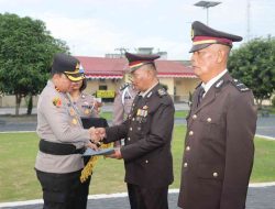 Polres Batu Bara Gelar Upacara Pelepasan Purna Bhakti Dua Personil Berdedikasi