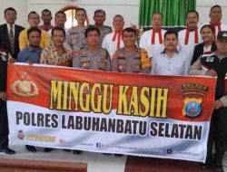 Polsek Kotapinang Gelar Kegiatan Minggu Kasih di Gereja HKBP Emplasmen Desa Sisumut