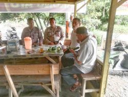 Personel Sat Binmas Polres Langkat Sambangi Warga Desa Arah Condong