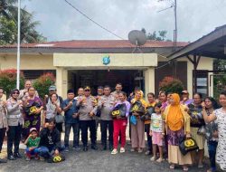 Kapolres Tanah Karo Lakukan Kunjungan Kerja ke Polsek Kutabuluh, Sampaikan Arahan dan Bantuan Sosial