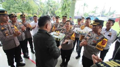 Kapolres Serdang Bedagai Memberikan Kejutan di HUT TNI Ke-79 di Kodim 0204/DS