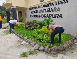 Personel Polsek Indrapura Gelar Kegiatan Kebersihan di Mako Polsek untuk Tingkatkan Kenyamanan Pelayanan