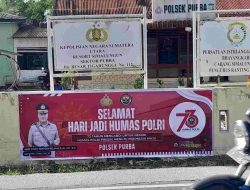 Polsek Sejajaran Polres Simalungun Pasang Spanduk HUT ke-73 Humas Polri: “Mengabdi untuk Negeri Menuju Indonesia Emas”