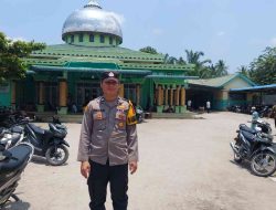 Polsek Lima Puluh Laksanakan Pengamanan Sholat Jumat di Masjid Jami, Desa Simpang Gambus