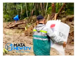 Medan Berat dan Longsor Tak Halangi Pengamanan Kotak Suara Pemilu di Sibolangit