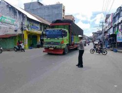 Personil Polsek Kotapinang Laksanakan Pengamanan Dan Pengaturan Lalu Lintas