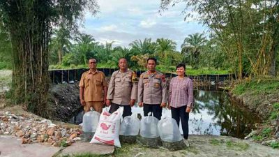 Polsek Indrapura Tebar 3.000 Bibit Ikan Nila untuk Dukung Ketahanan Pangan
