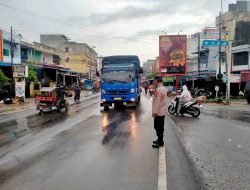 Polsek Torgamba Gelar Gatur Lalin Pagi di Simpang Tugu Cikampak, Situasi Lalin Aman dan Terkendali