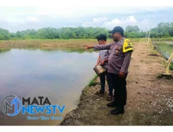 Bhabinkamtibmas Polsek Medang Deras Dukung Program Ketahanan Pangan di Desa Nenassiam