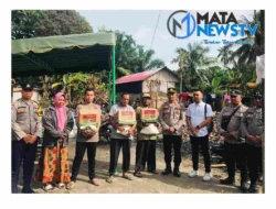 Polsek Stabat Gelar Bakti Sosial Bantu Korban Kebakaran di Langkat