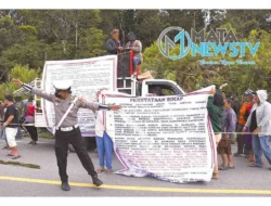 Polres Samosir Amankan Aksi Damai Keturunan OTRS di Desa Partungko Naginjang