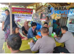 Polsek Lima Puluh Gelar “Jumat Curhat” di Desa Sumber Makmur untuk Tingkatkan Kamtibmas