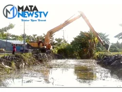 Muhammad Dahnil Ginting Tinjau Normalisasi Sungai Penyebab Banjir di Desa Mesjid