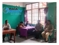 Bhabinkamtibmas Polres Samosir Dampingi Pemerintah Desa Tanjung Bunga dan Lumban Pinggol dalam Pelayanan Masyarakat