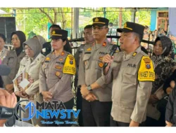 Polres Pematangsiantar Melayat ke Rumah Duka Orangtua Personel
