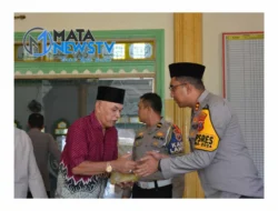Polres Labuhanbatu Selatan Gelar “Jumat Berkah”, Bagikan 100 Nasi Kotak kepada Jamaah Sholat Jumat