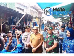 Kapolres Langkat, Pj Bupati, dan Dandim 0203 Sidak Pasar untuk Pastikan Ketersediaan Sembako Jelang Natal dan Tahun Baru