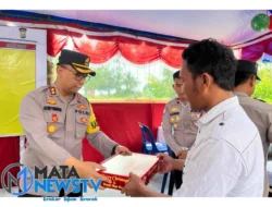 Kapolres Nias Selatan Berikan Bingkisan untuk Petugas Ops Lilin Toba 2024