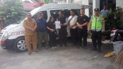 Polsek Serbalawan Serahkan Jenazah Korban Kecelakaan Kereta Api kepada Keluarga