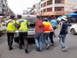 Tim Penggal Jalan Pos Pam III Pematangsiantar Respon Cepat Bantu Pemudik yang Mobilnya Mogok