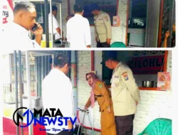 Bhabinkamtibmas Polsek Siantar Barat Dampingi Penertiban Penggunaan Pipa Air Pet Umum di Jalan Sadum