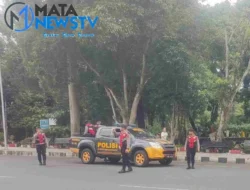 Kasat Samapta Polres Pematangsiantar Pimpin Pengaturan Lalu Lintas di Jalan Parapat