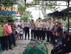Kapolres Pematangsiantar Sampaikan “Rasa Duka Mendalam” ke Rumah Duka Alm.Khairul Mukhlis Siregar