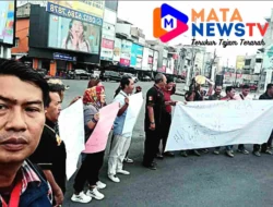 Puluhan LSM dan Wartawan Geruduk DPRD Sumut, Desak Presiden Copot Menteri Yandri Susanto