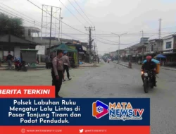 Polsek Labuhan Ruku Atur Lalu Lintas di Pasar Tanjung Tiram untuk Kelancaran dan Keamanan Warga