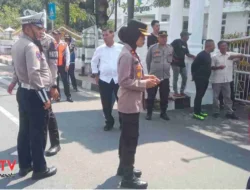 Aksi Unjuk Rasa, Tuntut Walikota Segera Tindaklanjuti Penetapan Ketua DPRD