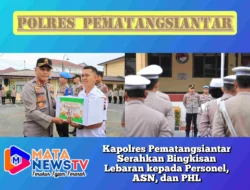 Kapolres Pematangsiantar Serahkan Bingkisan Lebaran kepada Personel, ASN, dan PHL