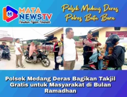 Polsek Medang Deras Bagikan Takjil Gratis untuk Masyarakat di Bulan Ramadhan