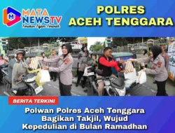 Polwan Polres Aceh Tenggara Bagikan Takjil, Wujud Kepedulian di Bulan Ramadhan