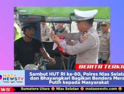 Sambut HUT RI ke-80, Polres Nias Selatan dan Bhayangkari Bagikan Bendera Merah Putih kepada Masyarakat