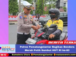 Polres Pematangsiantar Bagikan Bendera Merah Putih Sambut HUT RI ke-80
