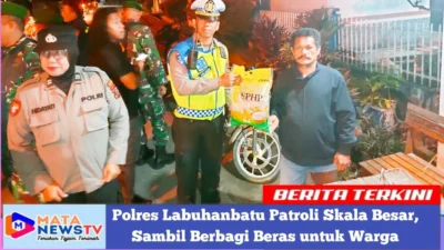 Polres Labuhanbatu Patroli Skala Besar, Sambil Berbagi Beras untuk Warga