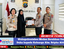 Wakapolrestabes Medan Serahkan Uang Duka kepada Keluarga Alm. Bripka Afrizal