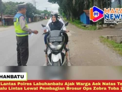 Sat Lantas Polres Labuhanbatu Ajak Warga Aek Natas Tertib Berlalu Lintas Lewat Pembagian Brosur Ops Zebra Toba 2025