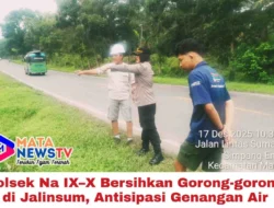Polsek Na IX–X Bersihkan Gorong-gorong di Jalinsum, Antisipasi Genangan Air