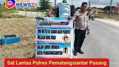 Sat Lantas Polres Pematangsiantar Pasang Rambu Petunjuk Arah Nataru