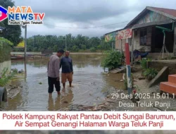 Polsek Kampung Rakyat Pantau Debit Sungai Barumun, Air Sempat Genangi Halaman Warga Teluk Panji