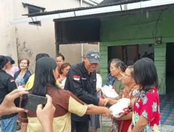 Tebarkan Kasih Pada Perayaan Natal Dan Tahun Baru 2026, Ketua KJM-B Ivan Hutabarat Berikan Bingkisan Kepada Anggota Dan Warga Lingkungan 12 Kampung Salam